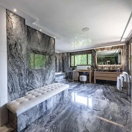Ultima Crans Montana Hotel *